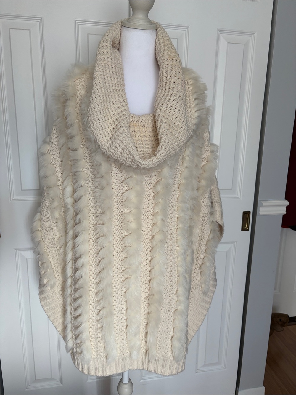 Joseph Ribkoff Cream Cable-Knit Faux-Fur Trim Poncho